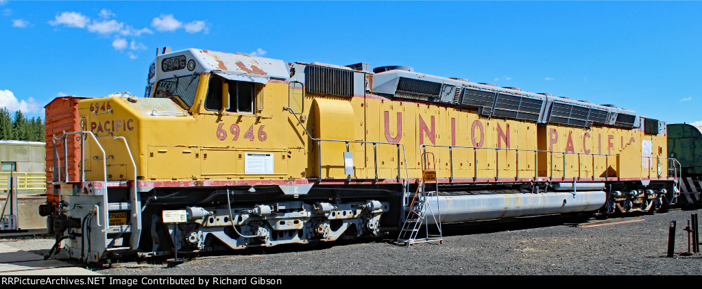 UP 6946 Locomotive (DDA40X)